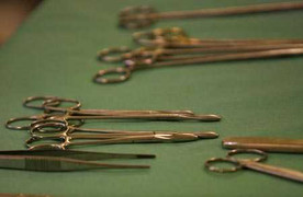 Đi phẫu thuật, bệnh nhân phải tự mua dao mổ