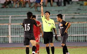Trọng tài Võ Minh Trí phạt nặng cầu thủ U23 Việt Nam