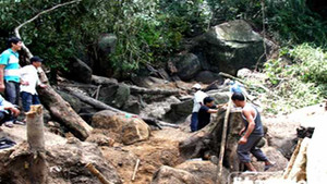 Truy tố nguyên trưởng công an huyện hám của