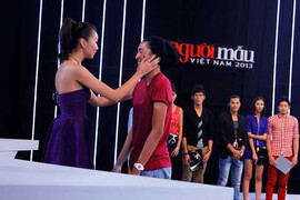 Next Top Model: Thanh Hằng ‘lên gân’, khen chê thái quá