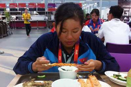 Siêu kình ngư Việt ăn bằng 4 người khỏe mạnh