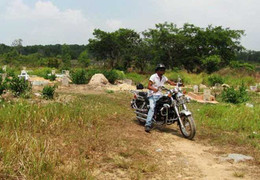 'Trùm' phu mộ trường bắn kể chuyện ngủ bên thi thể tử tù