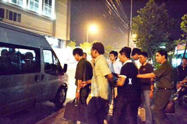 Tiếp tục tạm giam 2 phóng viên để điều tra