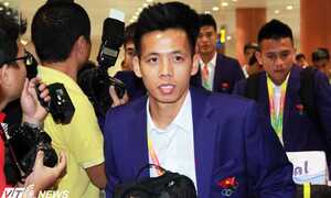 Vừa tới Maynmar, Văn Quyết đã muốn xỏ giầy thi đấu