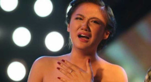 Clip: Văn Mai Hương khóc thét trên sân khấu