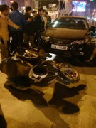 Hà Nội: 'Xế hộp' vượt đèn đỏ tông 6 người nhập viện