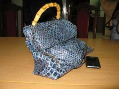 Lạ kỳ tên cướp bớt lại tiền cho nạn nhân