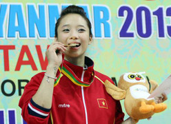 Ngắm 'thiên thần' Wushu Thúy Vi trên bục nhận HCV