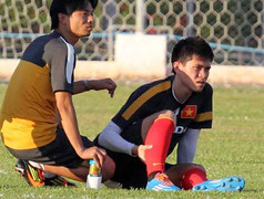 Trung vệ số một U23 Việt Nam rơi nước mắt khi bị loại