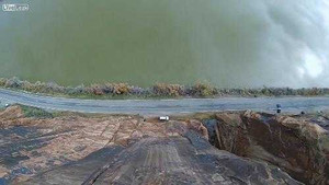 Pha nhảy dù từ vách đá thất bại thảm hại