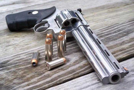 Hà Nội: 3 người bị thương sau vụ nã súng kinh hoàng