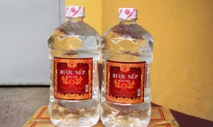 Video: Tiêu hủy rượu nếp 29 Hà Nội gây ngộ độc chết người