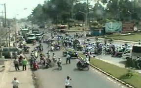 Công an TP Biên Hòa: Lái xe trình báo, sẽ xử lý những kẻ 'hôi của' cướp bia