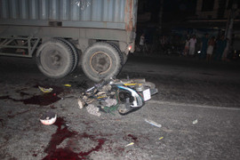 Xe máy lấn đường, 1 người chết, 1 nguy kịch