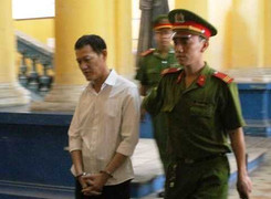 Đau lòng bé gái bị chú ruột hãm hiếp 7 năm