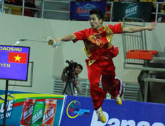 Sau sự cố gãy côn, Mạnh Quyền có HCB