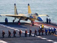 Tàu sân bay, máy bay J-15 TQ tập trận bắn đạn thật