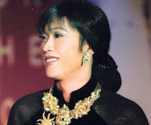 Hoài Linh giả gái thi hoa hậu khiến fan 'phát cuồng'