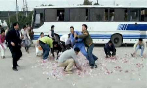 Xem clip này, sẽ không ai đi 'hôi của'