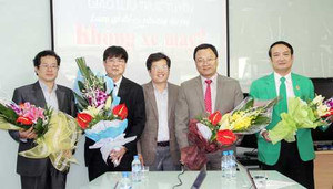 Quan chức, chuyên gia đang trả lời trực tuyến về 'Cấm xe máy'