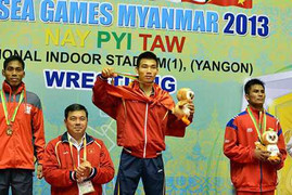 Vật Việt Nam: Thoát ám ảnh trọng tài, bay cao ngôi số 1