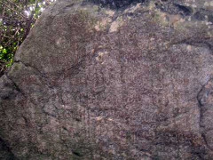 Gia Lai: Đổ xô tìm vận may quanh tảng đá khắc ký tự lạ