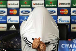 Mourinho lột áo, gây bão cư dân mạng