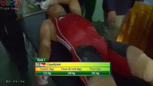 Lực sỹ Indonesia suýt bỏ mạng trên sàn đấu