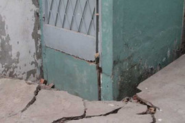 TP.HCM: Hàng loạt nhà dân bỗng dưng nứt toác