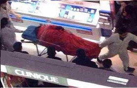 Nhảy lầu tự tử ở trung tâm thương mại