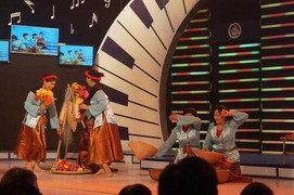 Mùa xuân gõ cửa bên Gia đình tài tử