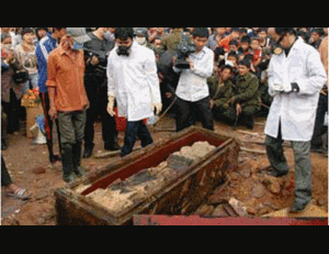 Cận cảnh khai quật ngôi mộ cổ 300 tuổi ở Hà Nội