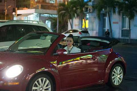 Vũ Hoàng Điệp khoe xe ‘con bọ’ mui trần tiền tỷ