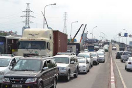 TP HCM giảm thuế trước bạ ô tô dưới 10 chỗ