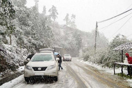 Tuyết rơi dày ở Sapa: Nhà khoa học lý giải sự bất thường
