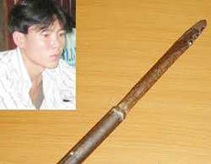 Nổ súng bắt tên trộm laptop vung gậy đánh cảnh sát