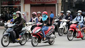 Người Sài Gòn mặc ấm xuống phố