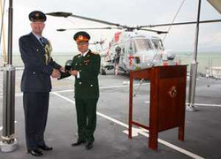 Lễ tốt nghiệp đặc biệt trên chiến hạm Anh tại Đà Nẵng