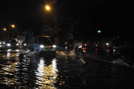 Mưa bất thường, Sài Gòn mênh mông trong biển nước