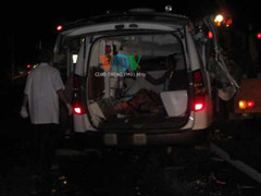 Xe cứu thương 'húc' container: Bàng hoàng lời kể nhân chứng