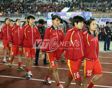 Fan Myanmar say lòng vì tuyển nữ Việt Nam