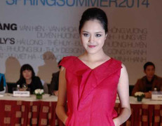 Ngọc Hân lại khoe tài trong Tuần lễ thời trang Việt Nam