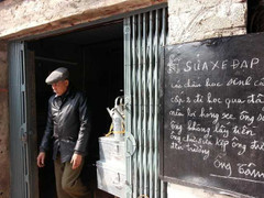 Ông Tâm trong bức ảnh ‘sửa xe miễn phí’ gây sốt