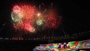 Clip: Pháo hoa rực sáng bầu trời Myanmar