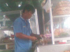 Tỷ phú trúng số độc đắc... giữ nhà vệ sinh