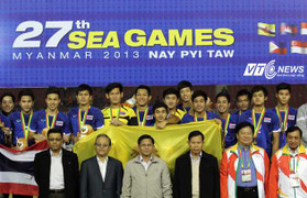 Bóng đá Thái Lan cho Việt Nam 'ngửi khói'