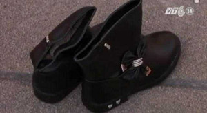 Rúng động giày Trung Quốc nhiễm độc, 1 người chết, 9 người nhập viện