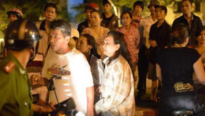 Nửa đêm chồng lao xuống kênh cứu vợ, cả hai chết đuối