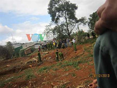 Kinh hoàng xác một phụ nữ bị trói trong đống rác