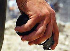 Ném mìn vào đám ăn hỏi, 4 người đi cấp cứu